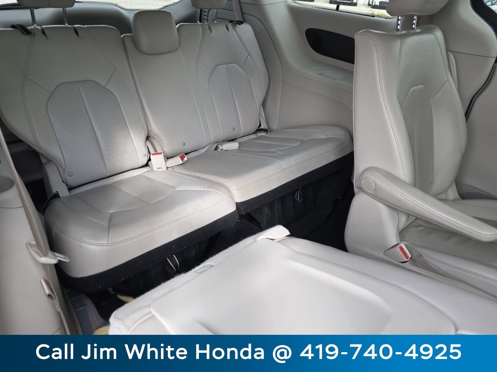Used 2021 Chrysler Pacifica Touring-L FWD image 18