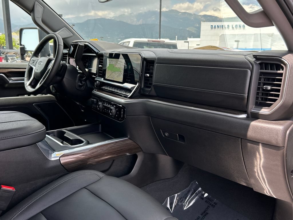 Used 2025 Chevrolet Silverado 2500 LT w/ Trail Boss Package AWD/4WD image 8