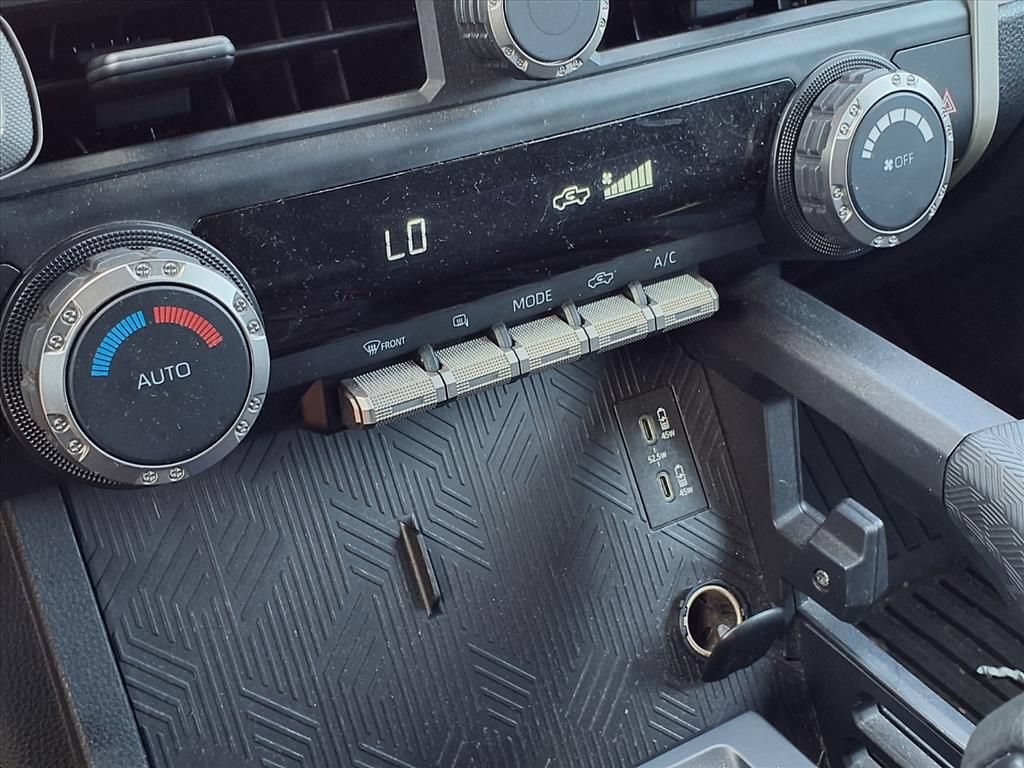 Used 2024 Toyota Tacoma TRD Off-Road AWD/4WD image 15