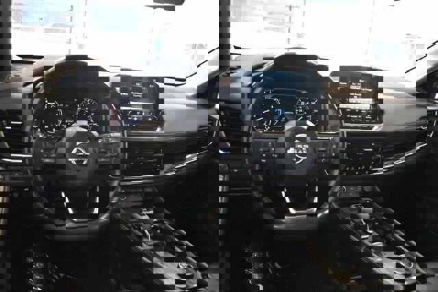 Used 2023 Nissan Rogue SL w/ SL Premium Package image 25