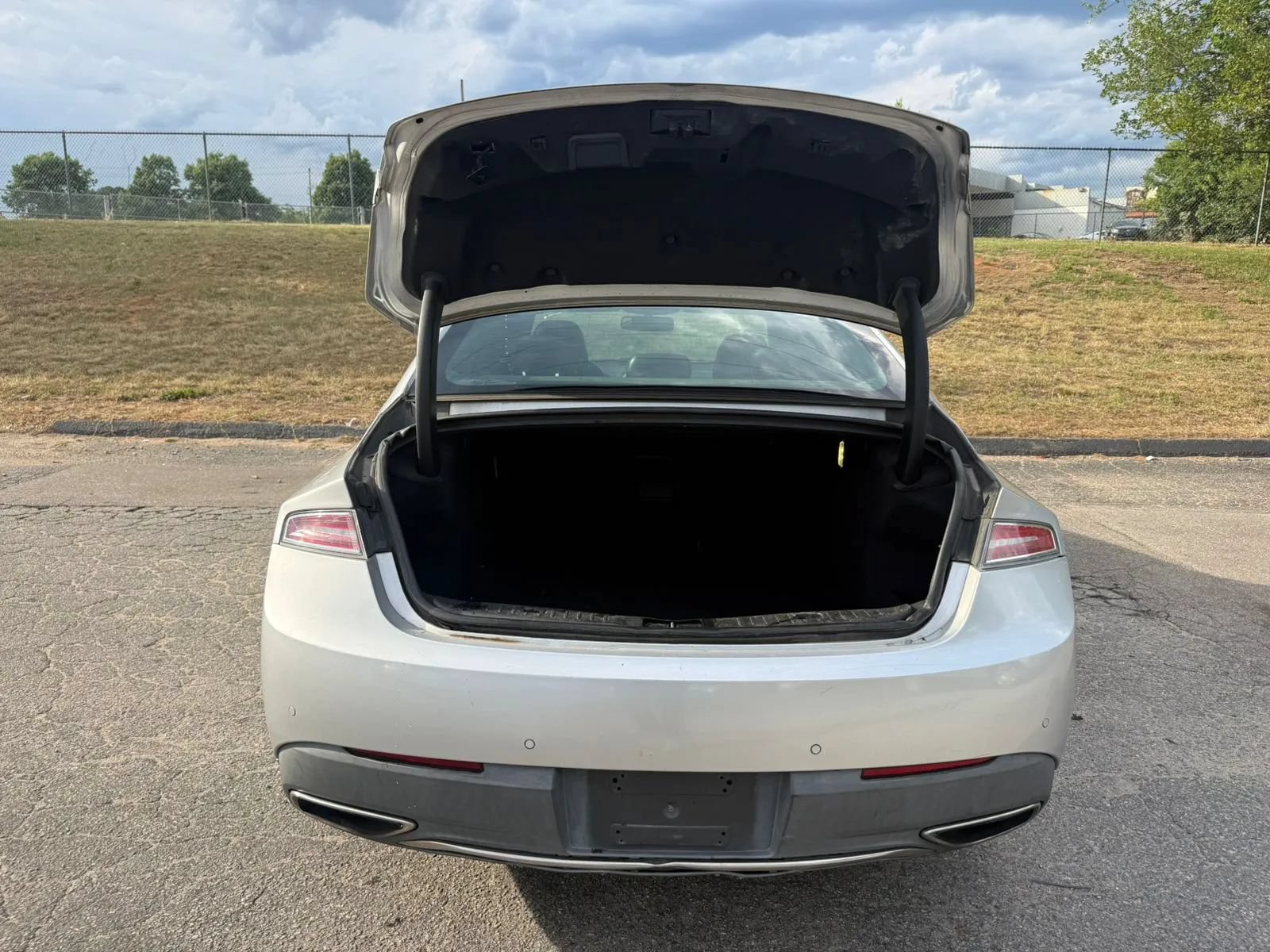 Used 2017 Lincoln MKZ Reserve FWD image 9