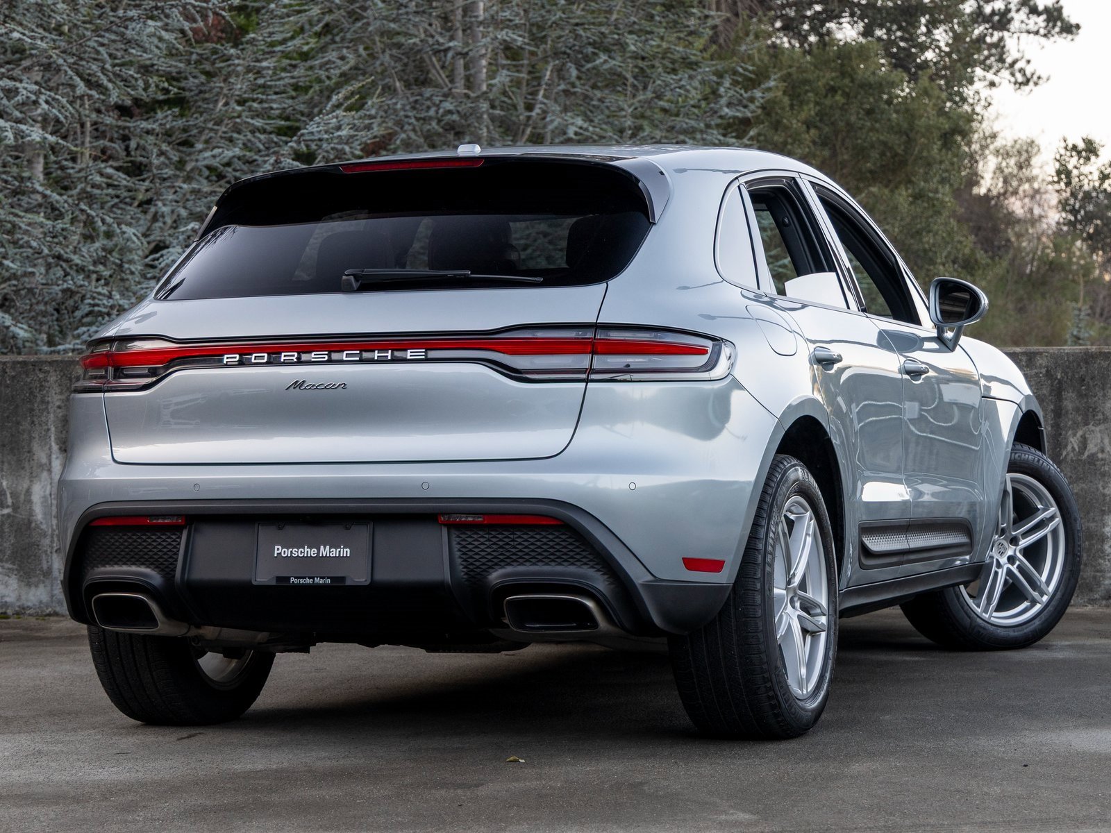 Certified 2025 Porsche Macan image 11