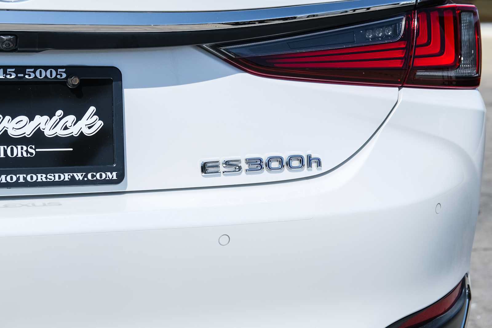 Used 2022 Lexus ES 300h Ultra Luxury w/ Accessory Package 2 FWD image 13