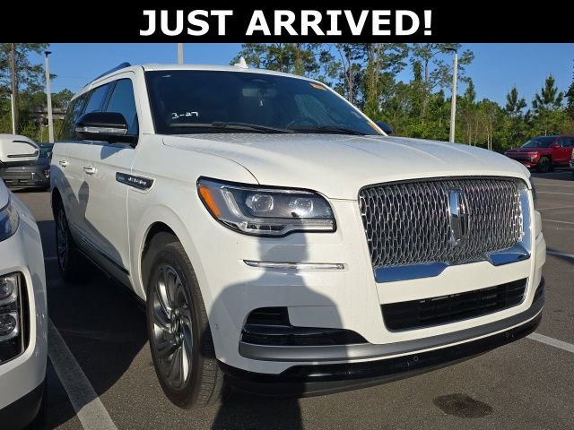 Used 2023 Lincoln Navigator Reserve image 4