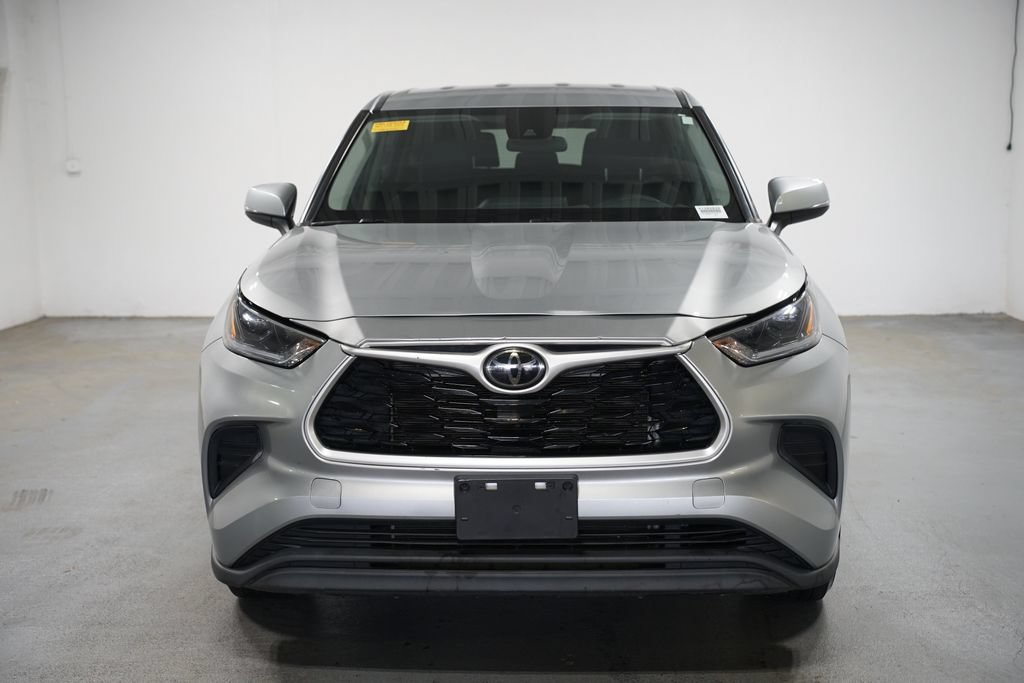 Used 2021 Toyota Highlander L FWD image 2