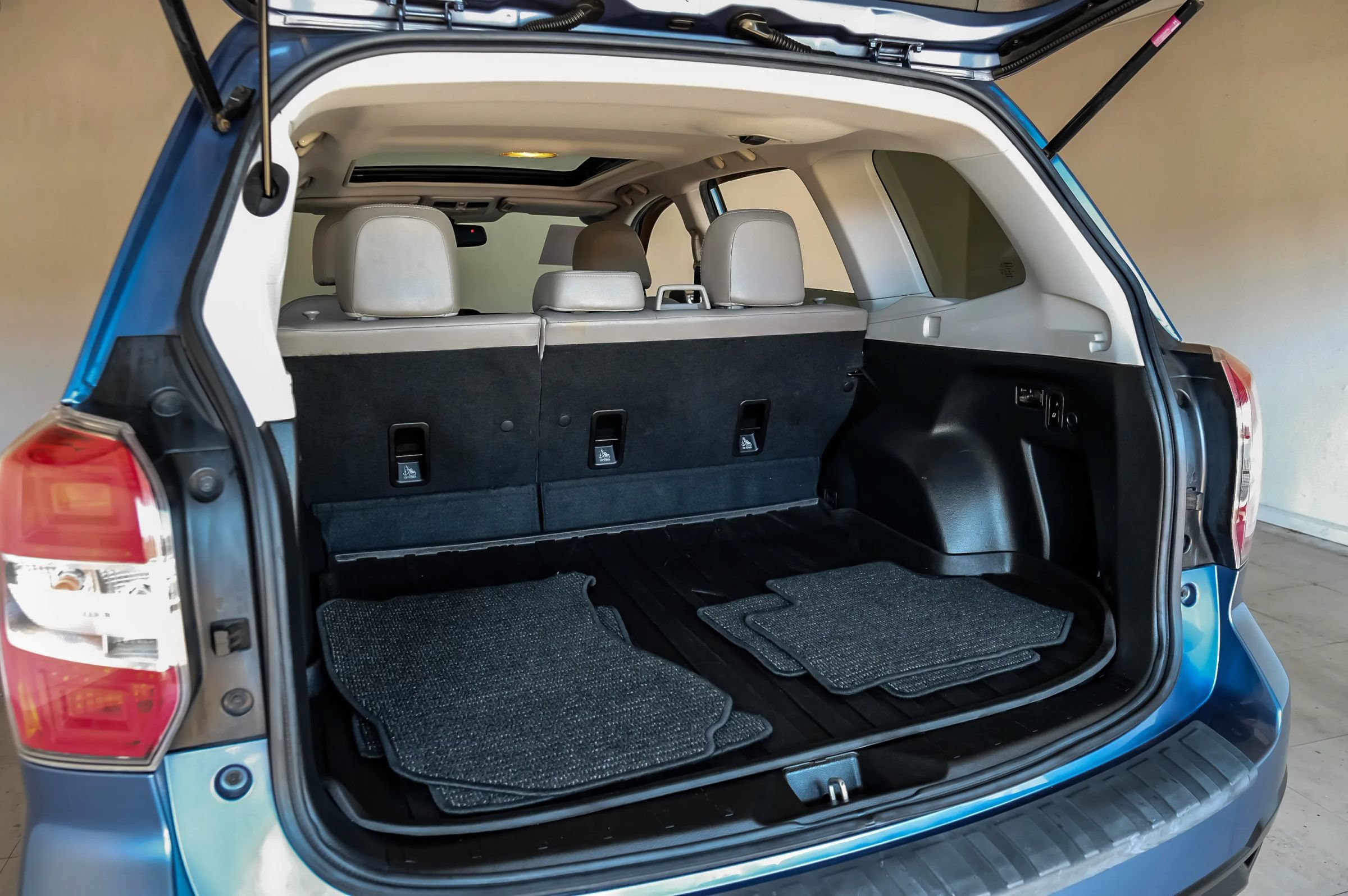Used 2015 Subaru Forester 2.5i Touring AWD/4WD image 47