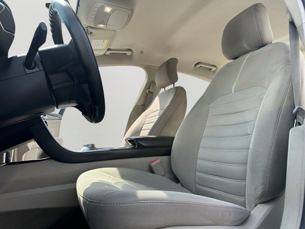 Used 2018 Ford Fusion SE image 19