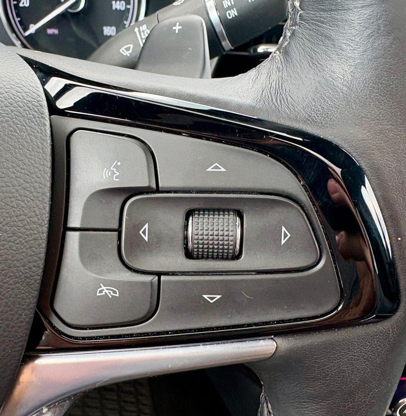 Used 2022 Buick Enclave Essence w/ Experience Buick Package FWD image 23