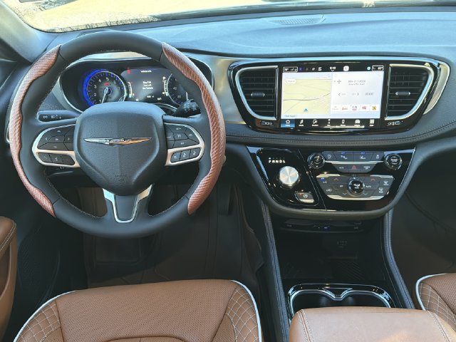 Used 2026 Chrysler Pacifica Pinnacle FWD image 25
