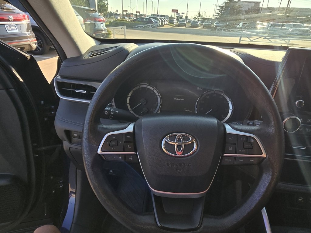 Used 2023 Toyota Highlander L image 11