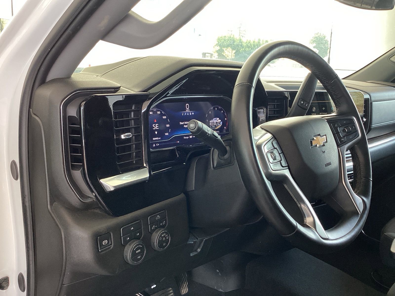 Used 2025 Chevrolet Silverado 2500 LT w/ Convenience Package image 9