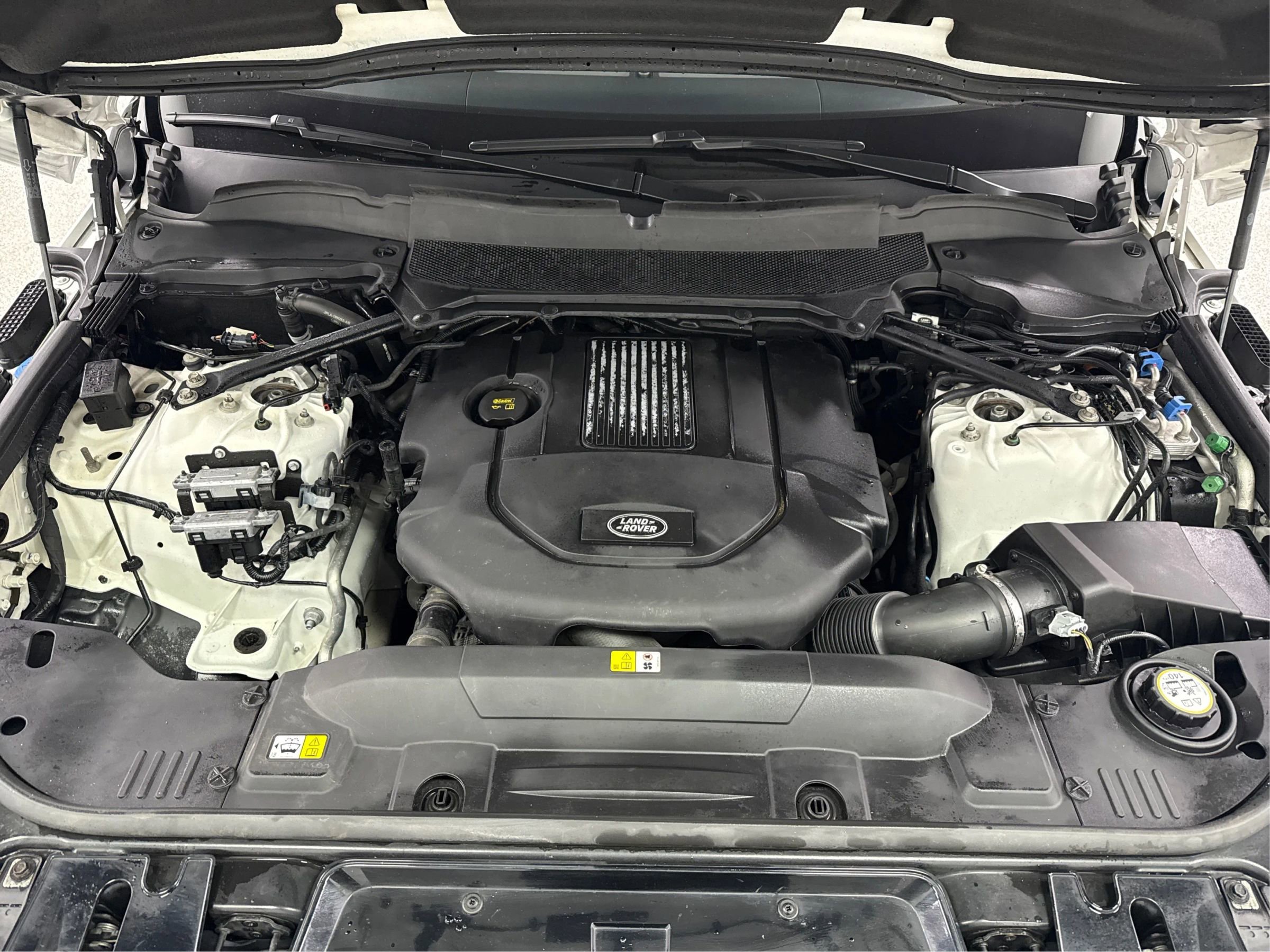 Used 2018 Land Rover Range Rover Sport SE image 23