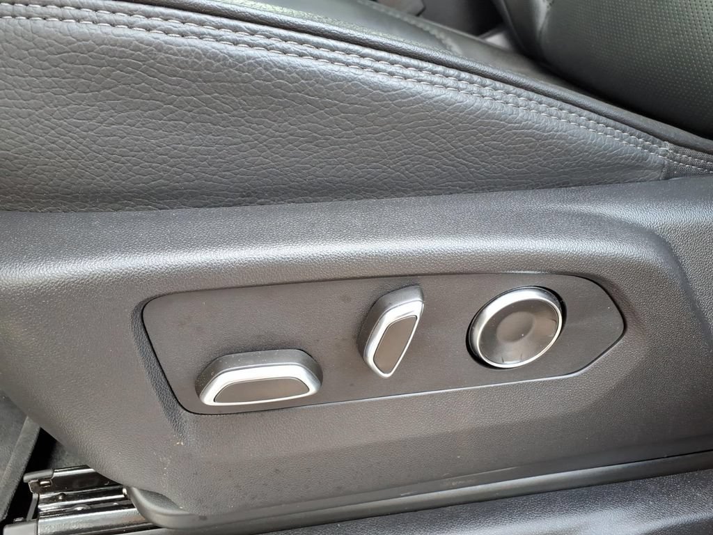 Used 2025 GMC Sierra 2500 Denali w/ Denali Reserve Package AWD/4WD image 23