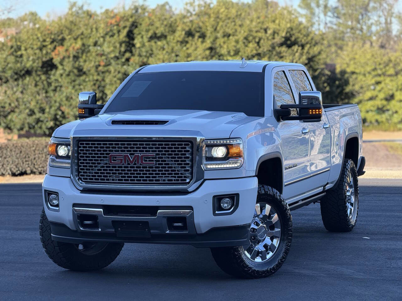Used 2017 GMC Sierra 2500 Denali w/ Duramax Plus Package AWD/4WD image 2