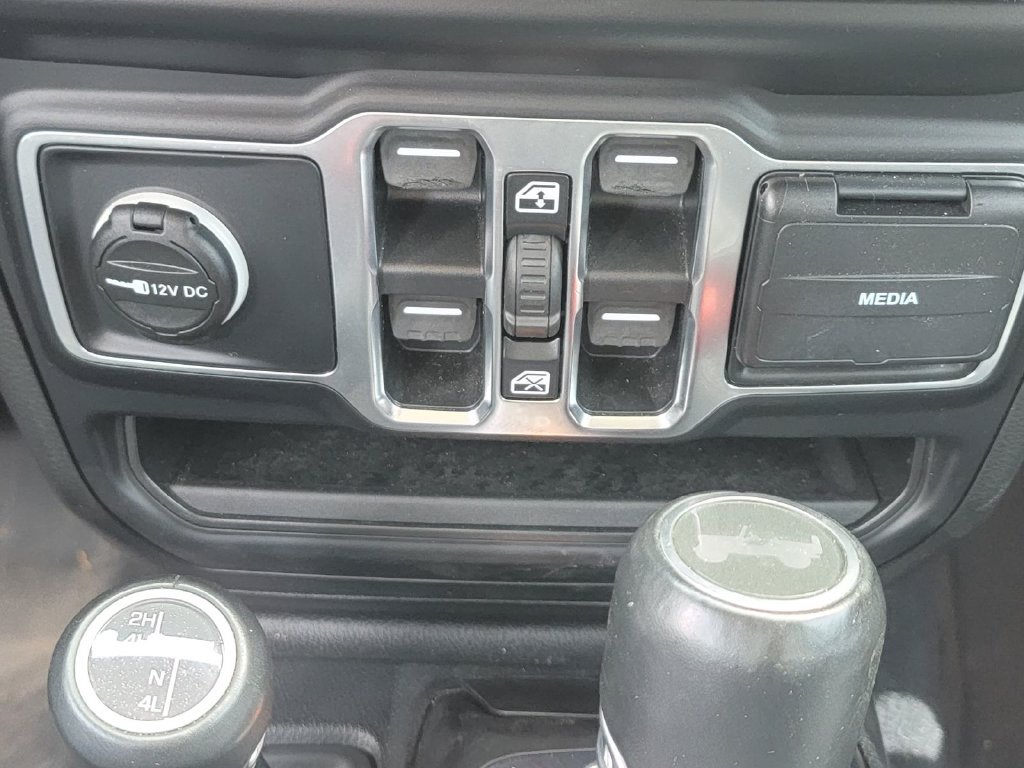 Used 2021 Jeep Wrangler Unlimited Sahara AWD/4WD image 28