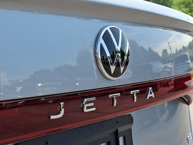 Certified 2025 Volkswagen Jetta SE FWD image 35