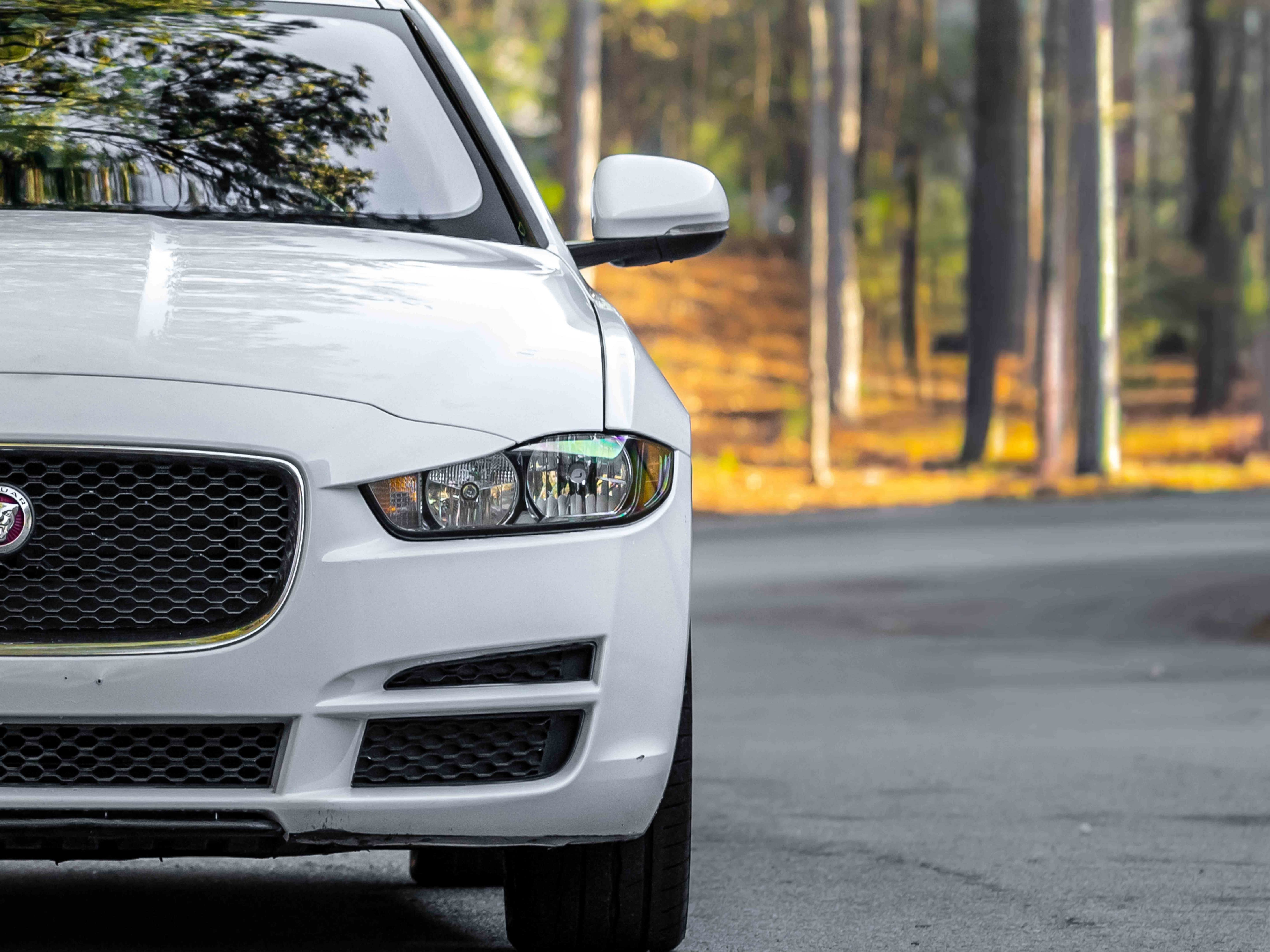 Used 2019 Jaguar XE Premium image 38