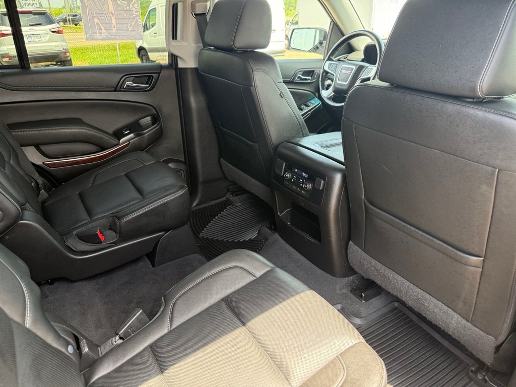 Used 2019 GMC Yukon SLT w/ Graphite Performance Edition AWD/4WD image 15
