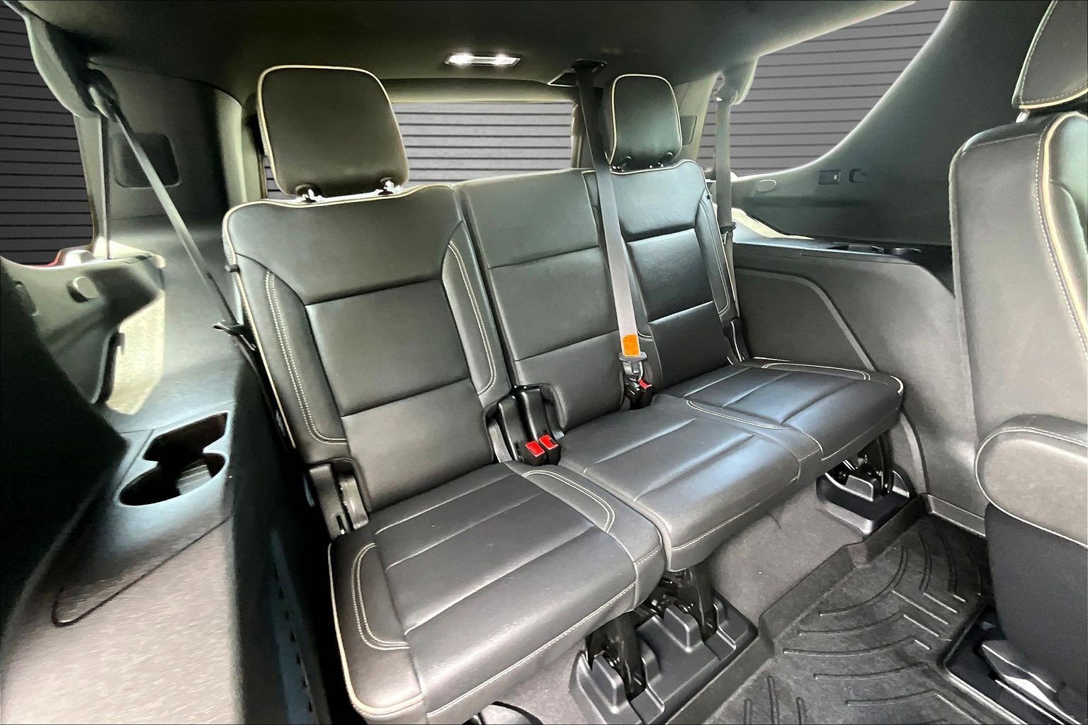 Used 2023 GMC Yukon SLT w/ SLT Premium Package AWD/4WD image 17