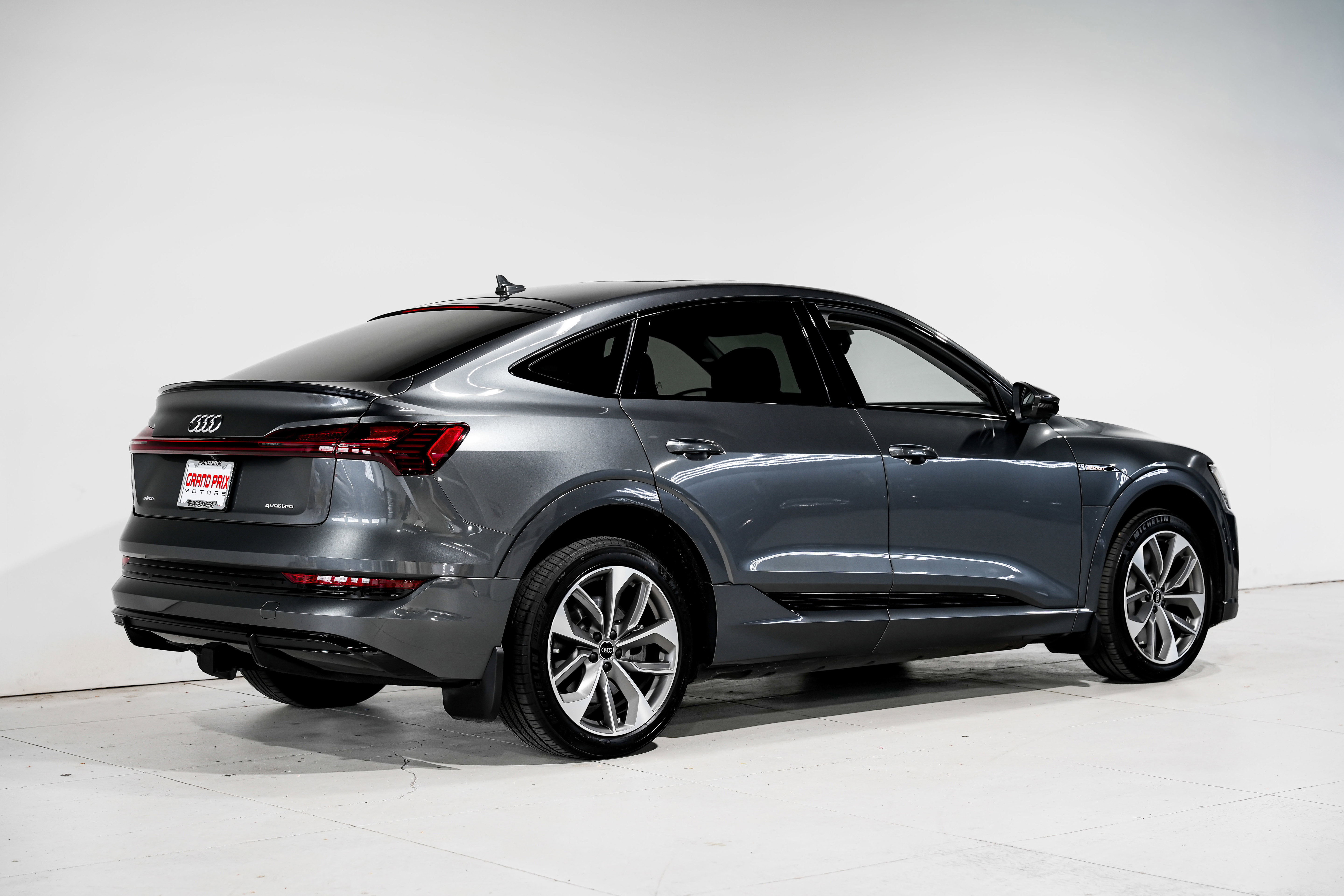 Used 2021 Audi e-tron Premium Plus w/ Premium Plus Package AWD/4WD image 3