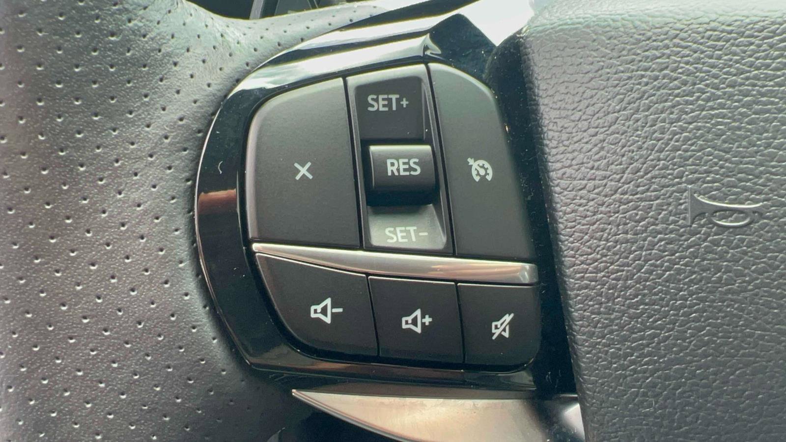 Certified 2022 Ford Explorer ST w/ ST Street Pack image 16