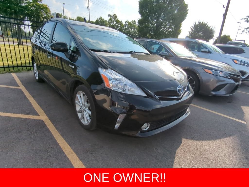 Used 2014 Toyota Prius V Five FWD image 2