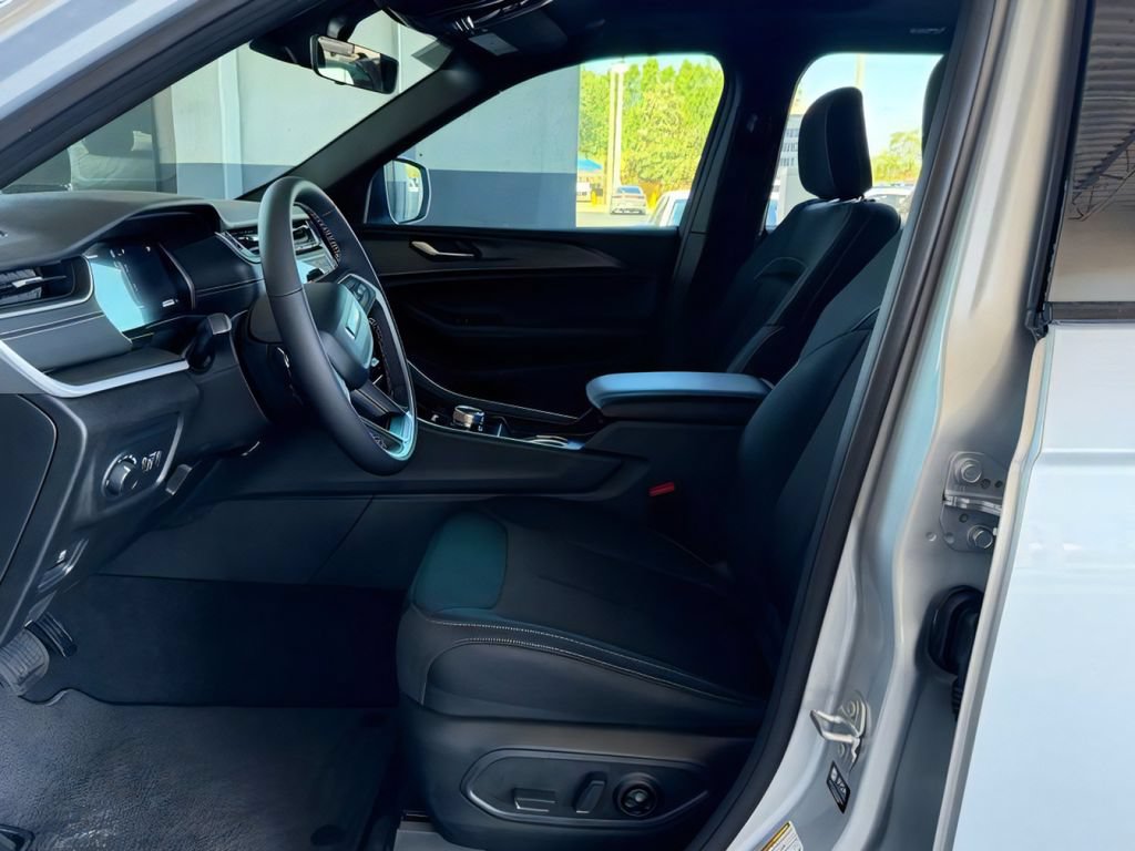 New 2026 Jeep Grand Cherokee Laredo X AWD/4WD image 13