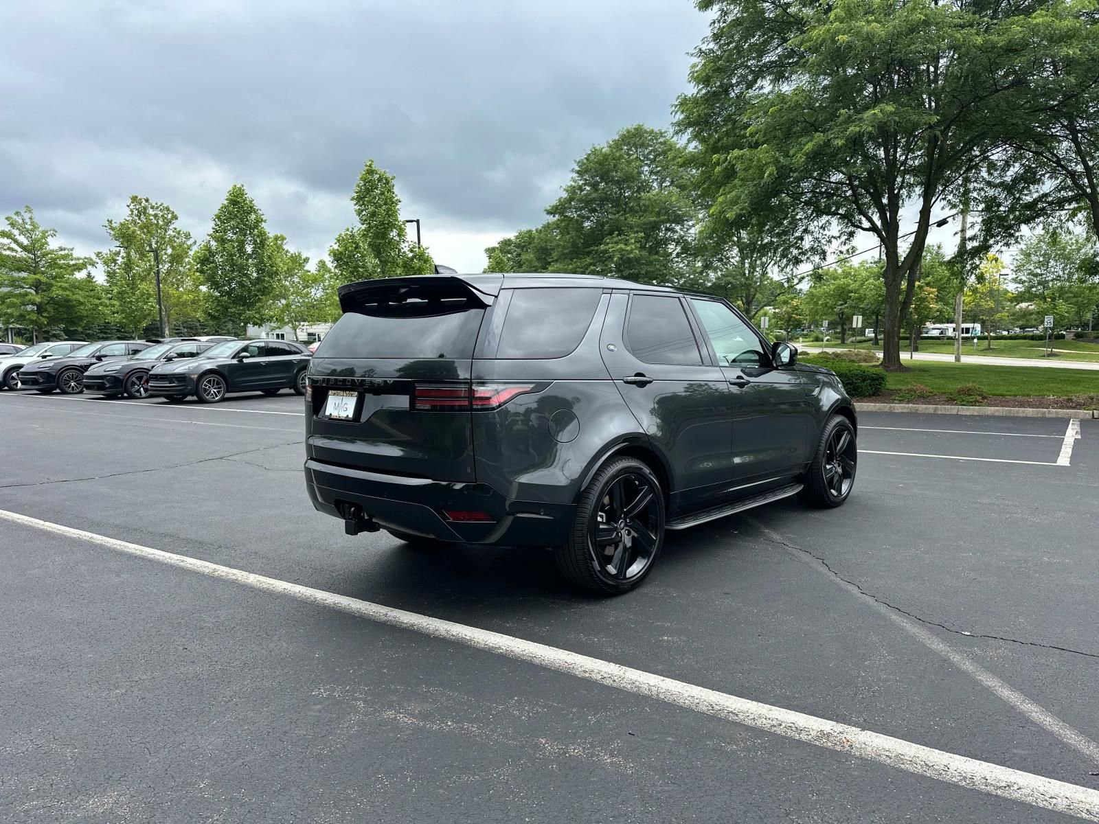 Used 2025 Land Rover Discovery Dynamic SE image 5