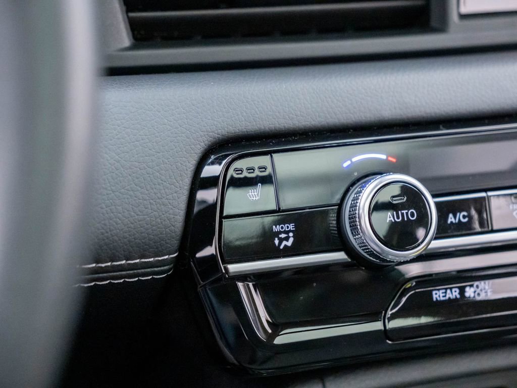 Certified 2024 Honda Pilot Touring image 27