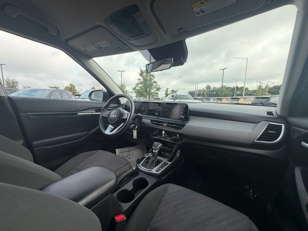 Used 2024 Kia Seltos LX AWD/4WD image 9