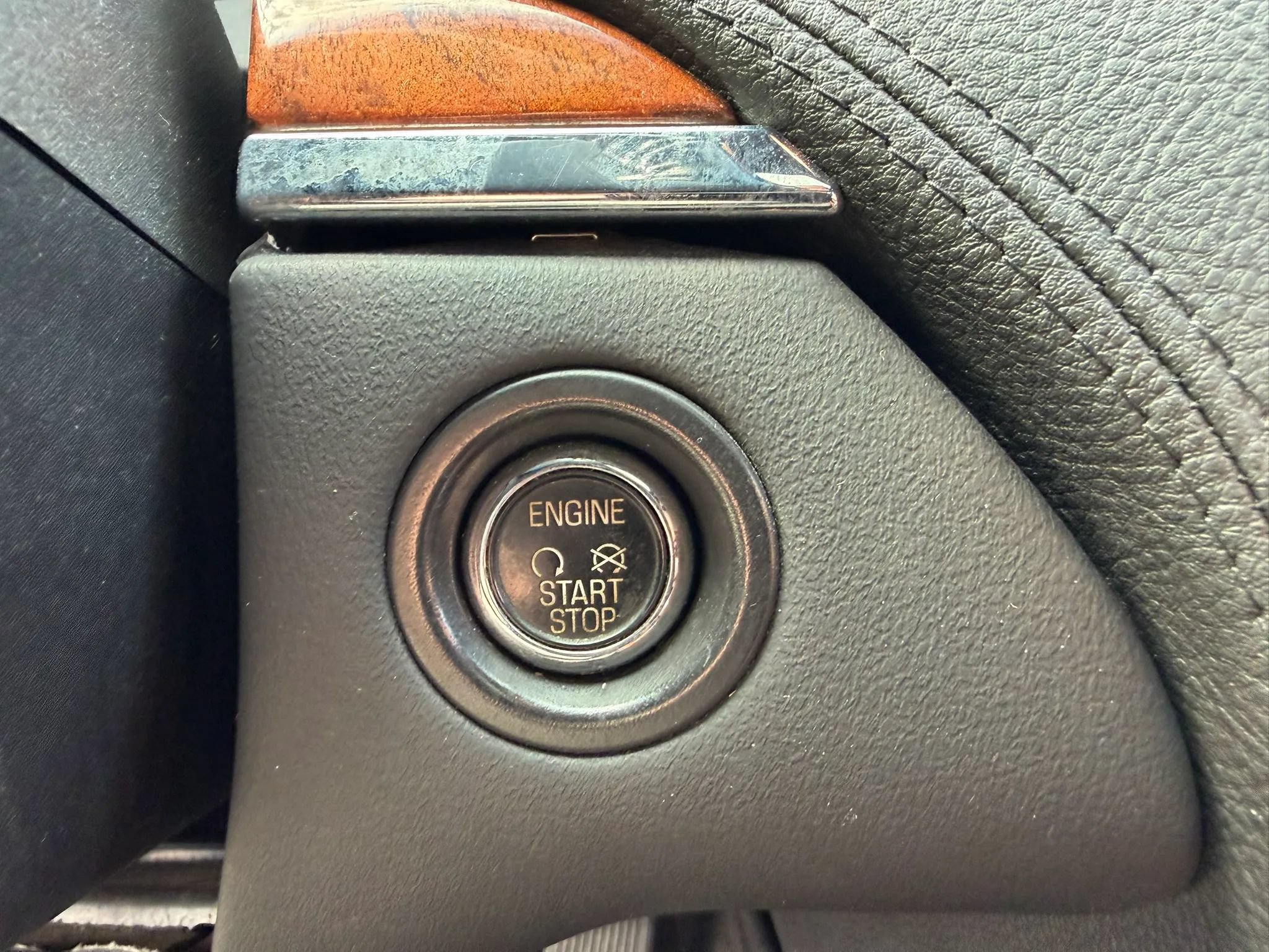 Used 2013 Lincoln MKS AWD image 21