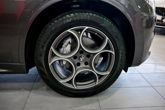 Used 2022 Alfa Romeo Stelvio Ti image 48