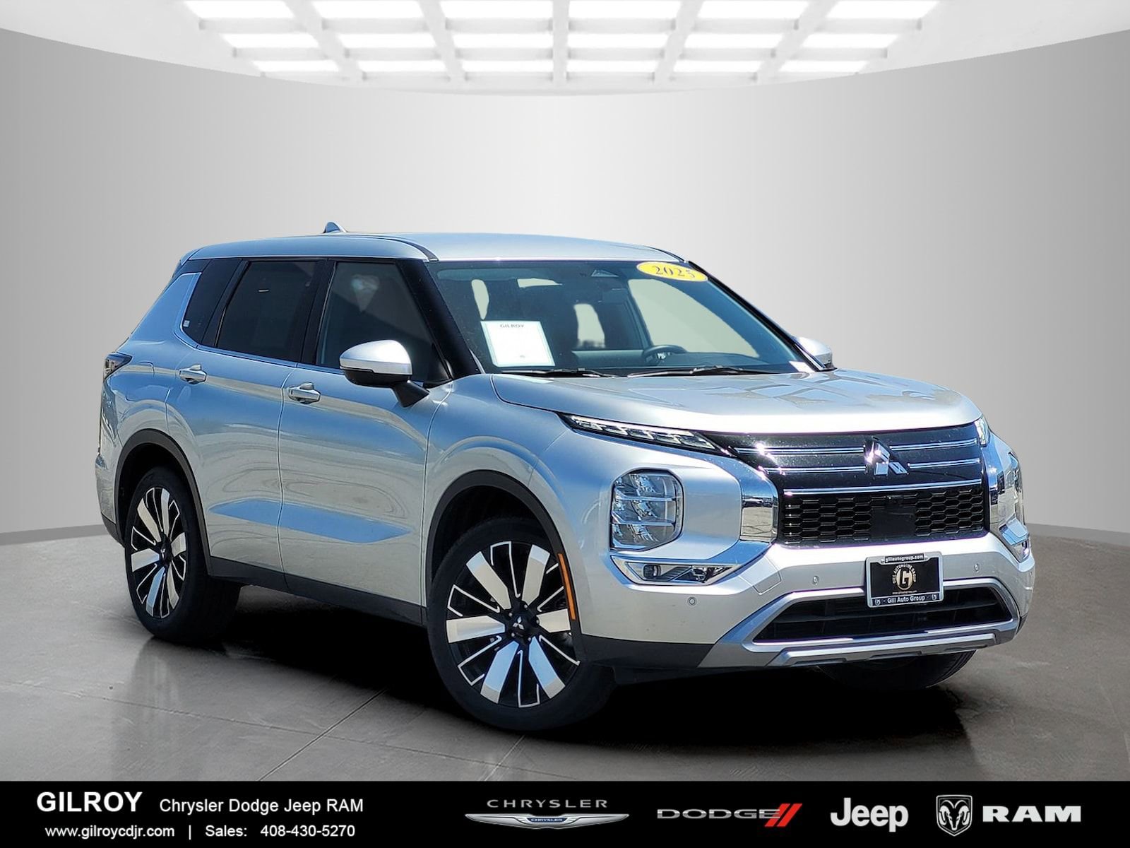 Used 2025 Mitsubishi Outlander SE FWD image 1