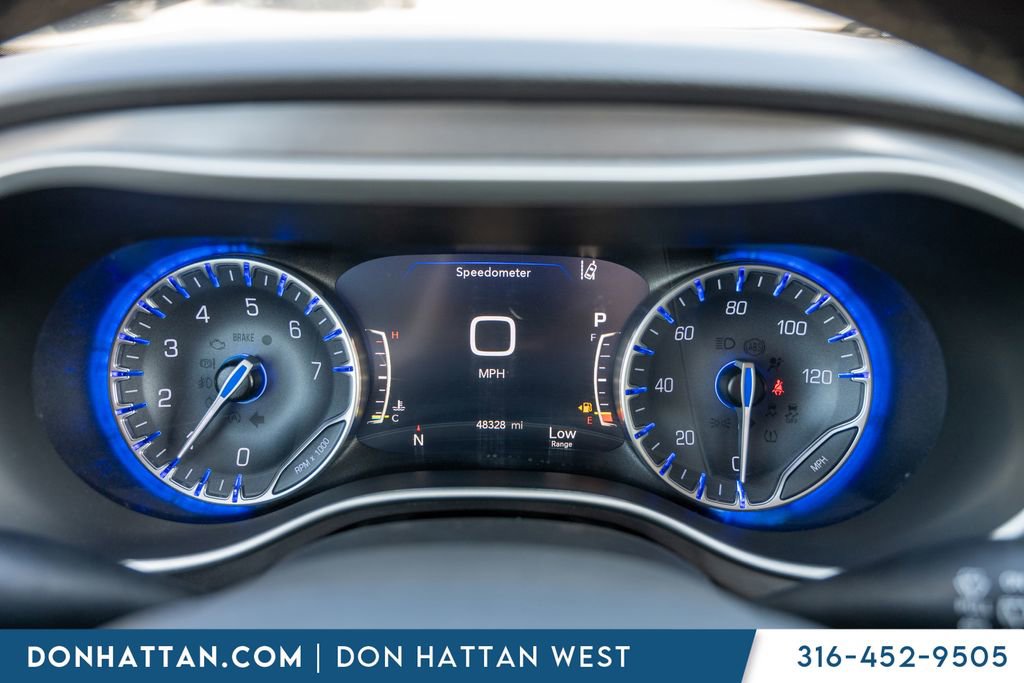 Used 2022 Chrysler Pacifica Touring-L image 7