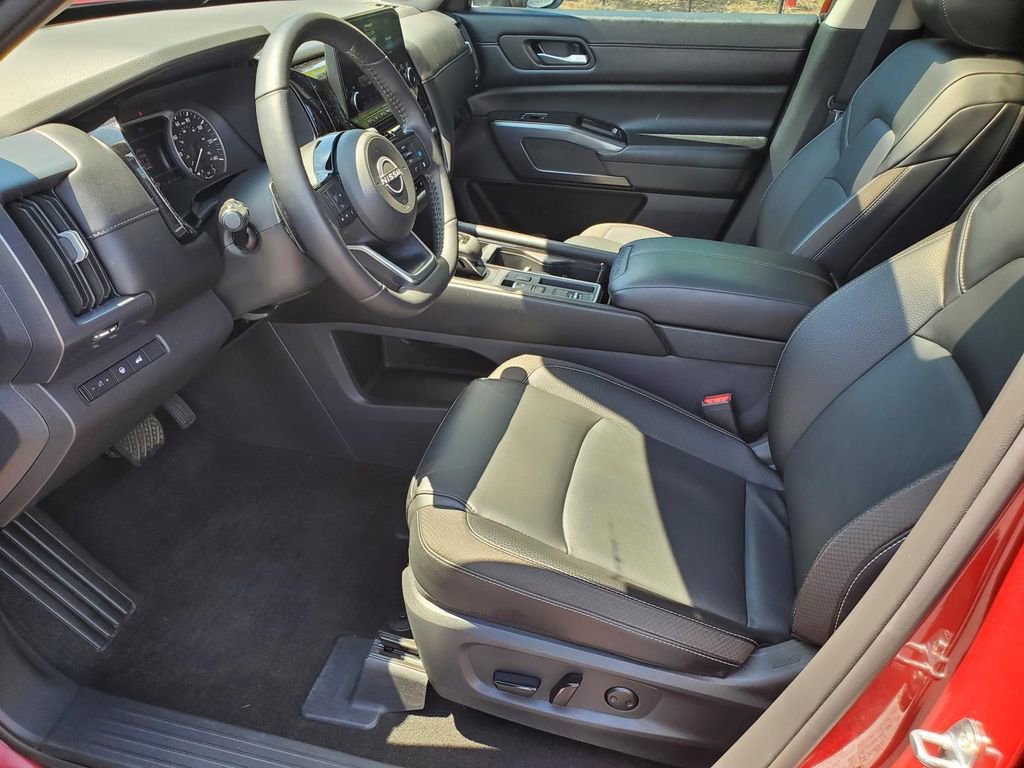 Certified 2025 Nissan Pathfinder SL w/ SL Premium Package FWD image 19