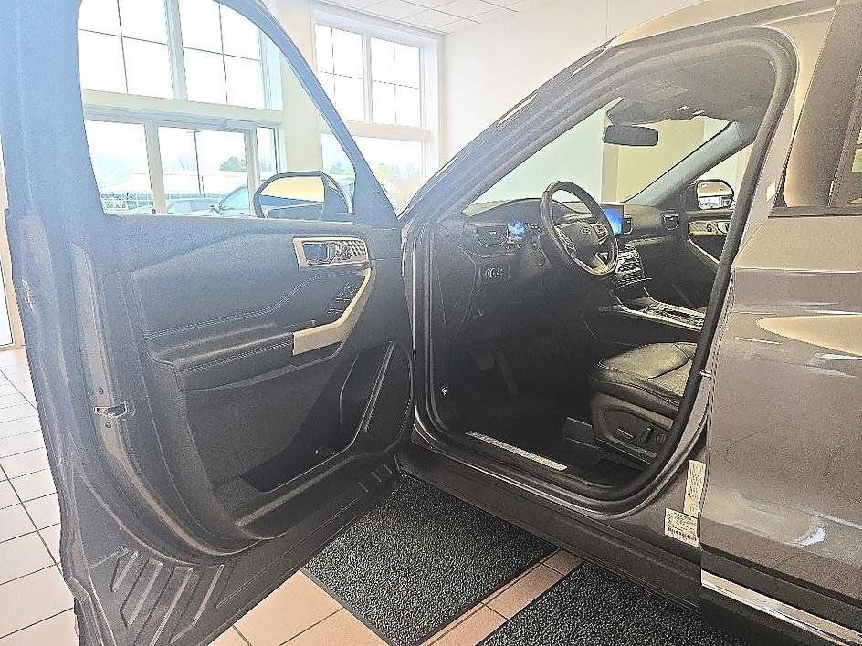 Used 2021 Ford Explorer Limited AWD/4WD image 12