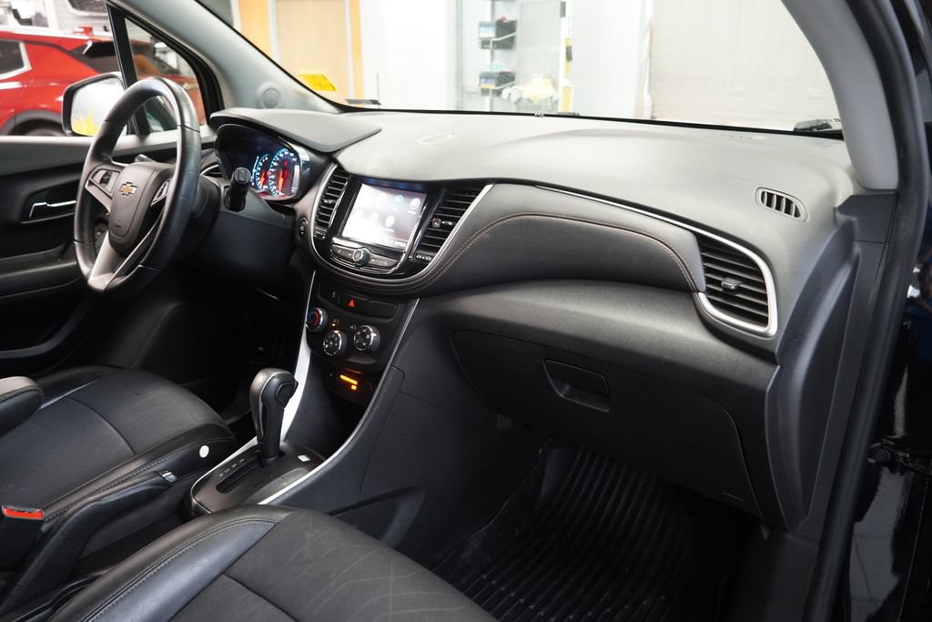 Used 2020 Chevrolet Trax LT w/ LT Convenience Package FWD image 35