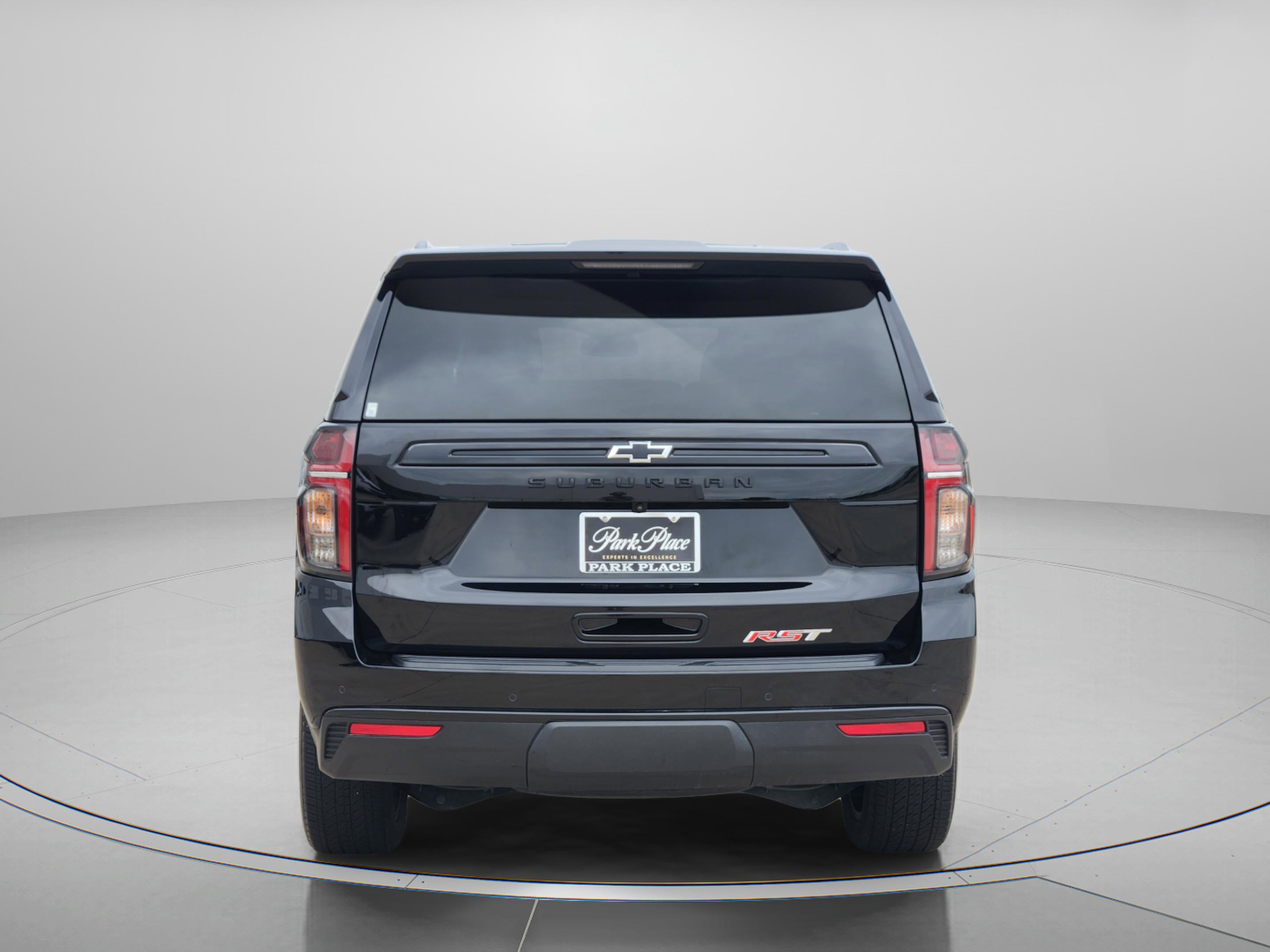 Used 2024 Chevrolet Suburban RST w/ Luxury Package AWD/4WD image 4