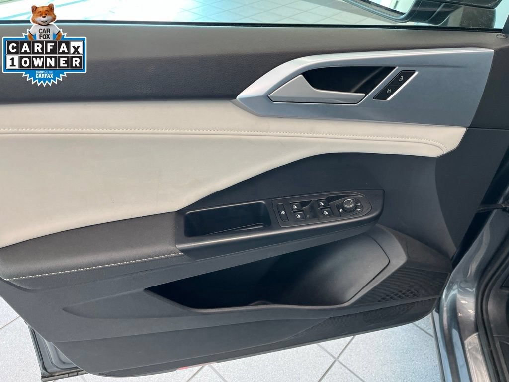 Used 2025 Volkswagen Taos SE AWD/4WD image 7