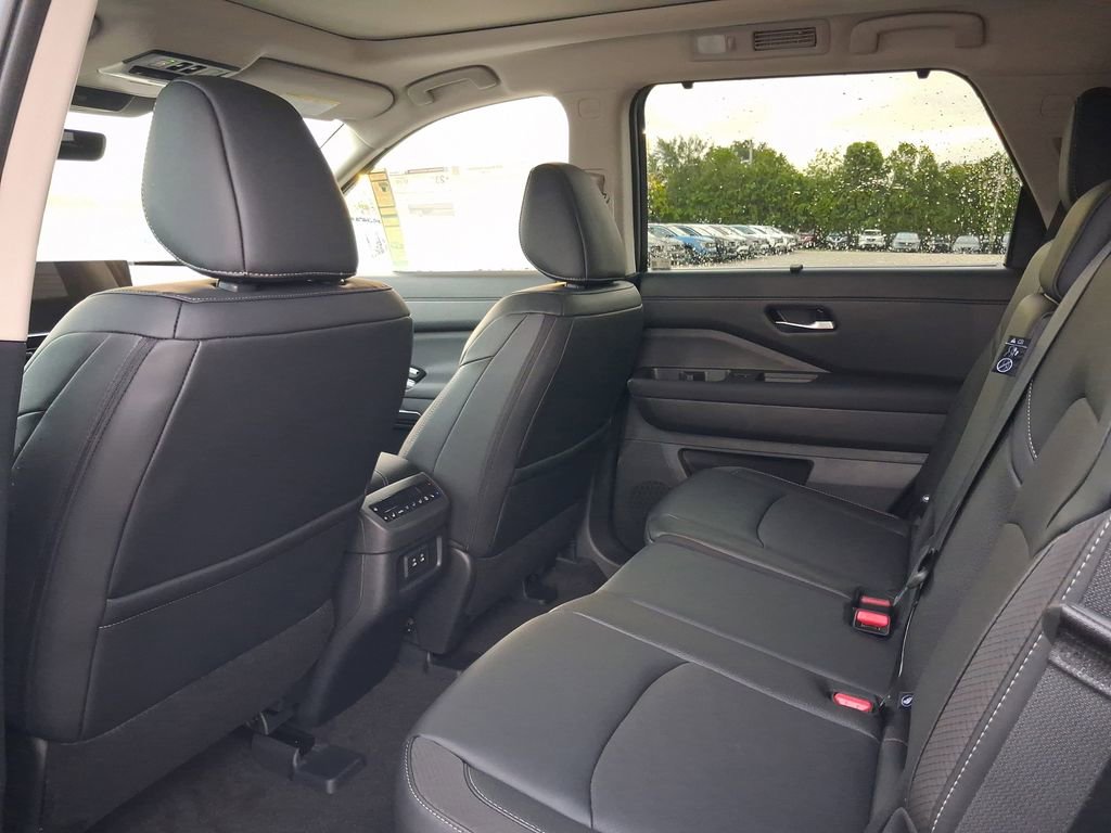 New 2026 Nissan Pathfinder SL w/ SL Premium Package (P04) FWD image 5