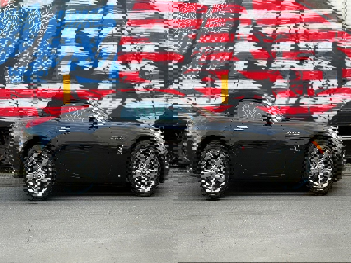 Used 2008 Pontiac Solstice GXP image 2