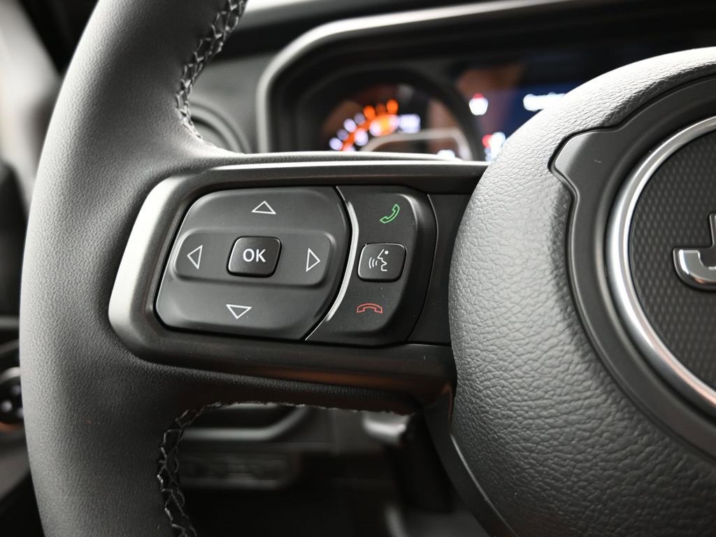 New 2025 Jeep Wrangler Unlimited Rubicon w/ Technology Group image 25