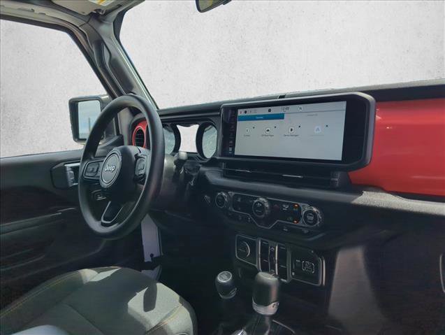 Used 2025 Jeep Gladiator Sport image 28