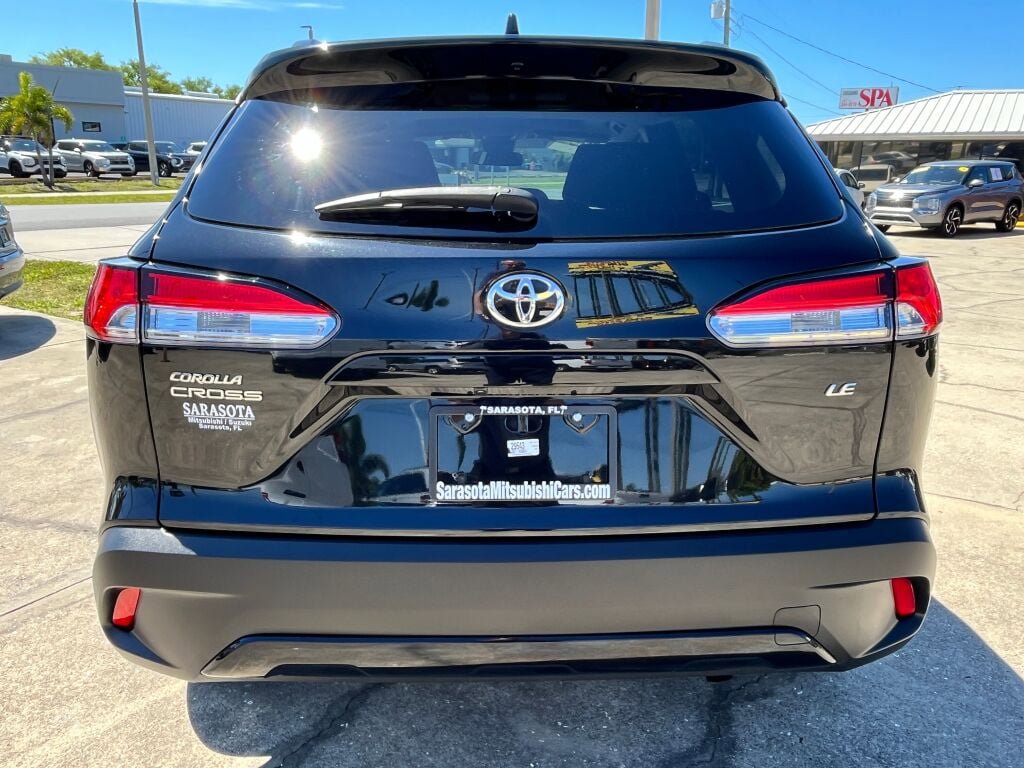 Used 2022 Toyota Corolla Cross LE w/ Moonroof Package FWD image 4