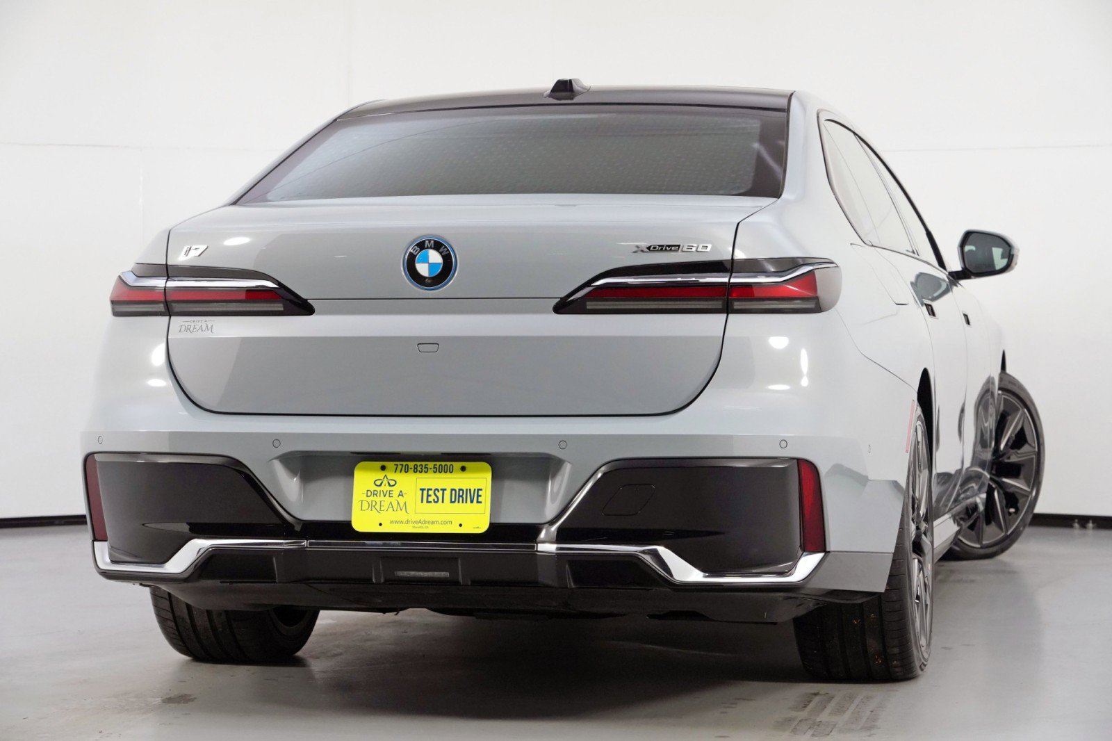 Used 2023 BMW i7 xDrive60 w/ Executive Package 2 AWD/4WD image 5