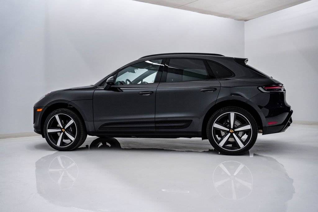 Certified 2025 Porsche Macan video 2