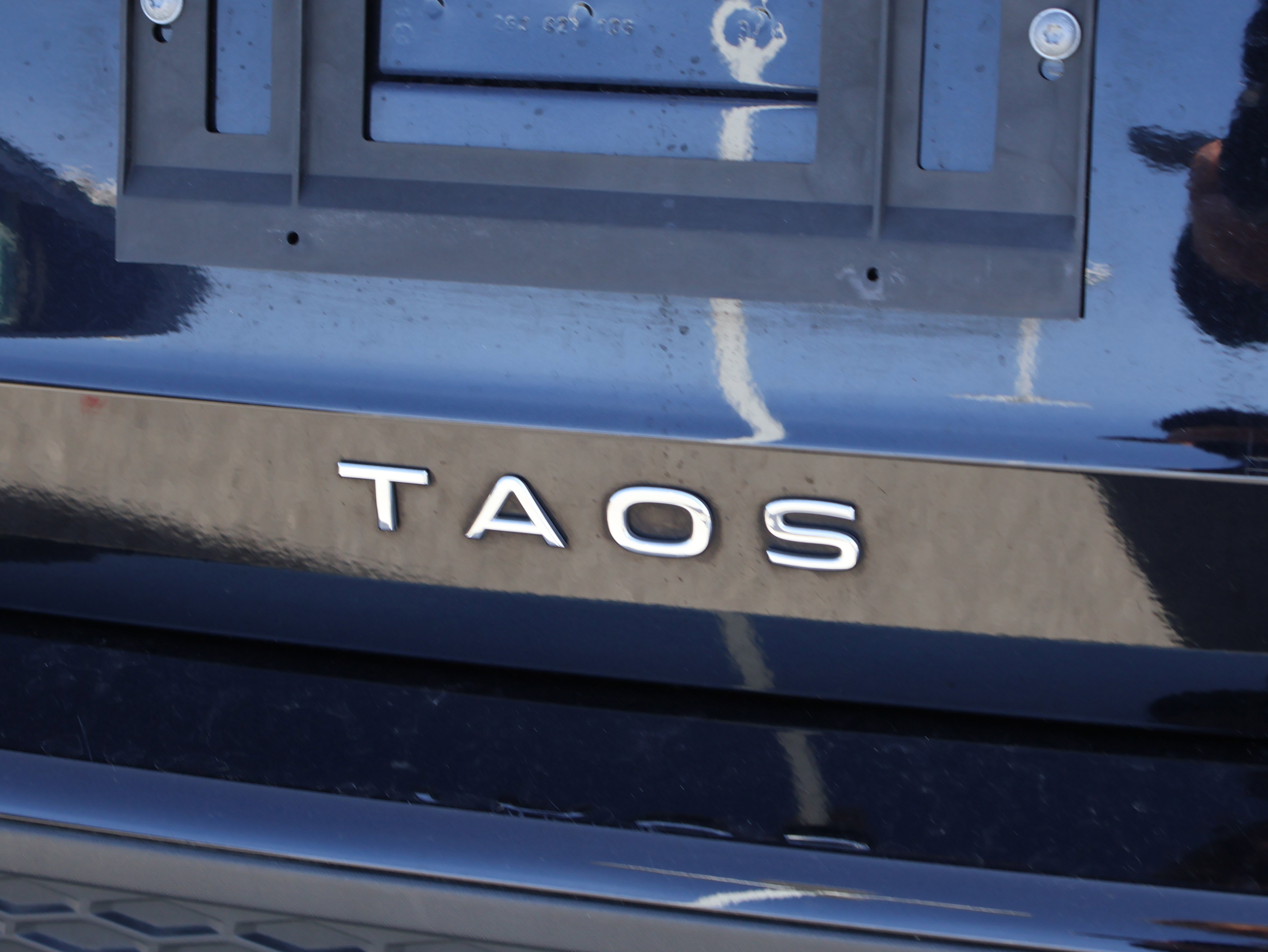 Used 2023 Volkswagen Taos SEL image 19