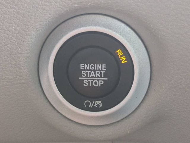 Used 2024 Chrysler Pacifica Touring-L FWD image 27