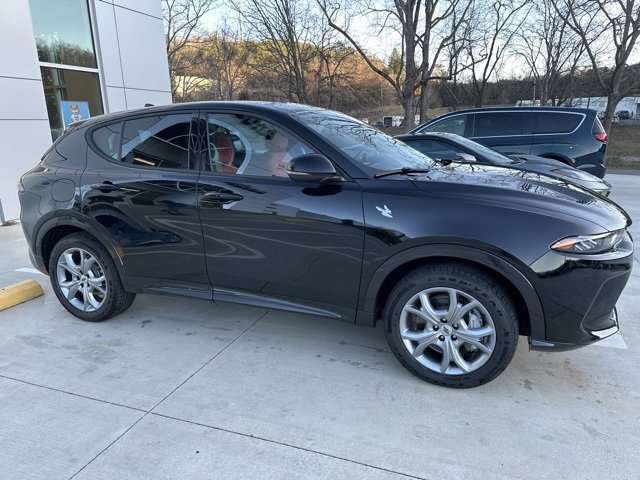 Used 2024 Dodge Hornet R/T Plus image 2