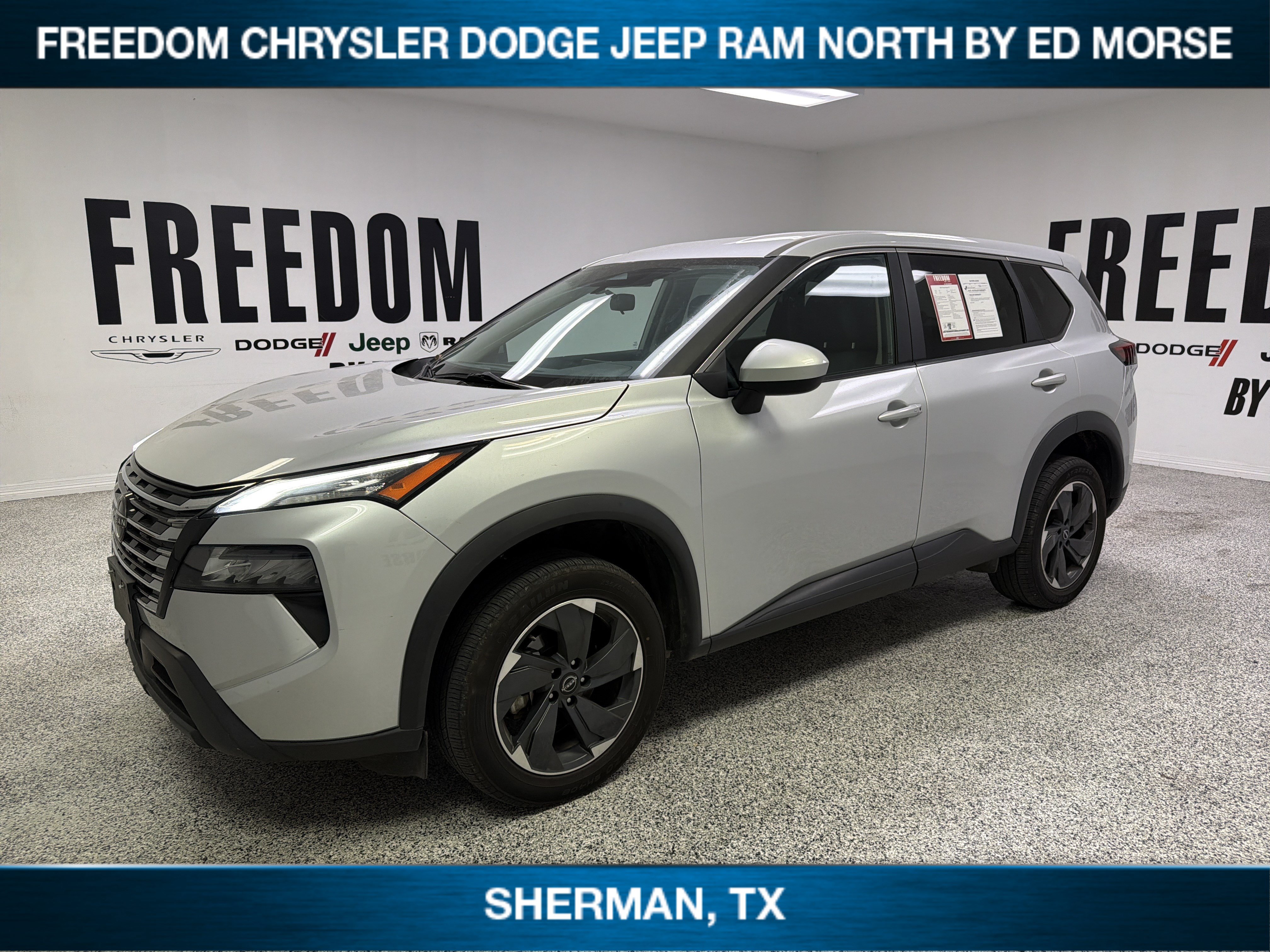 Used 2024 Nissan Rogue SV AWD/4WD image 1